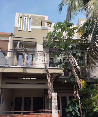 RUMAH TINGKAT DI KOMPLEK MUTIARA DEPOK, SUKMAJAYA, DEPOK; LT. 180m2; SHM RUMAH TINGKAT DI KOMPLEK MUTIARA DEPOK, SUKMAJAYA, DEPOK; LT. 180m2; SHM