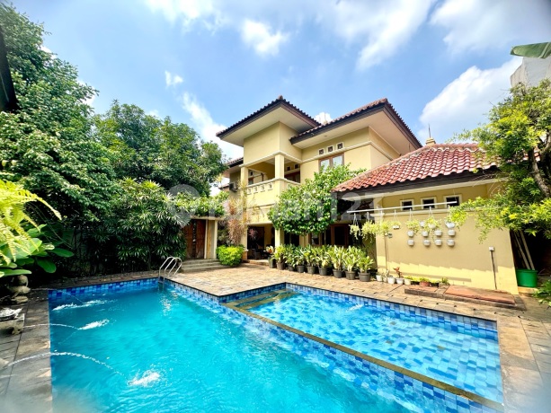Rumah Asri Giriloka Bsd Sangat Terawat 