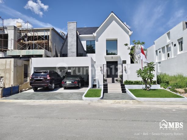 Rumah Cantiq Bergaya American Classic Di Crown Hill Estate, Batam Kota Rumah Cantiq Bergaya American Classic Di Crown Hill Estate, Batam Kota