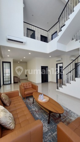 Rumah Dijual Mewah Cantik Lokasi Premium Bellefont East Sumarecon Gading Serpong