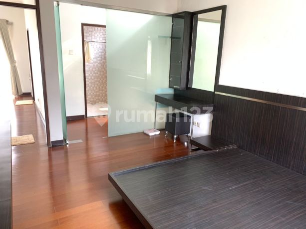Dijual Rumah dengan Taman Luas Furnished di Tatar Ratnasasih, Kbp Dijual Rumah dengan Taman Luas Furnished di Tatar Ratnasasih, Kbp