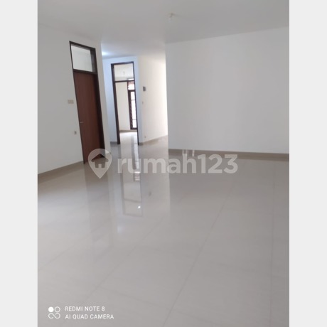 Rumah Luas Ada Taman di Sarijadi, Bandung Rumah Luas Ada Taman di Sarijadi, Bandung