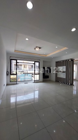 Rumah Mewah 3 Lantai di Sudirman Town House