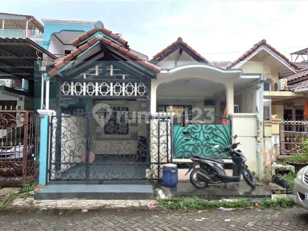 Rumah Harga Bagus Lokasi Dekat Bandara di Taman Mahkota, Tm 615