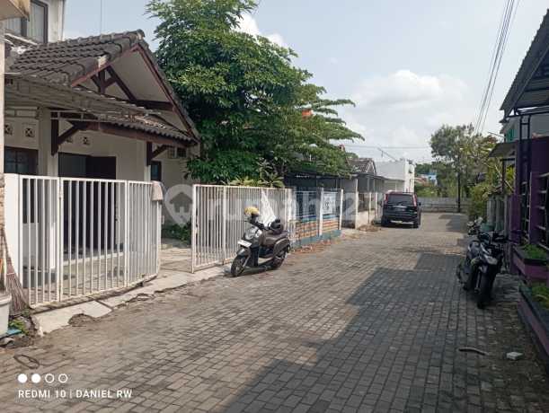 Rumah 2 Lantai di Perum Parangtritis Graha Yasa Sewon Bantul