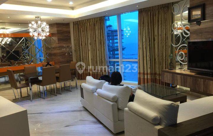 Apartemen Regatta, Tower Dubai, Lantai Atas, Luas 206m2, Furnish
