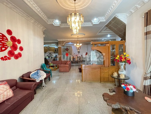 Villa di Komplek Cemara Hijau