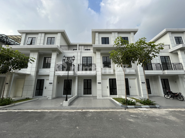 Villa di Komplek Jewel Park Jalan Starban Polonia 