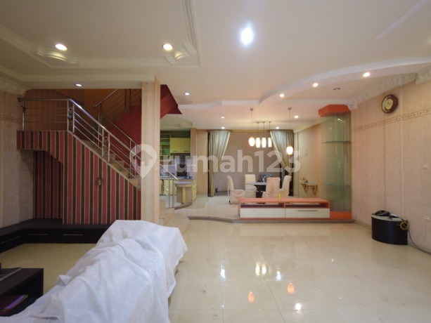 Villa di Komplek Graha Prima Jalan Sunggal 