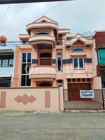 Villa di Komplek Taman Polonia 3