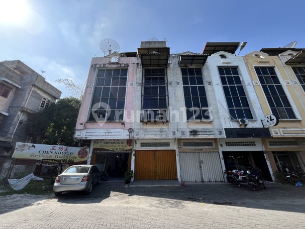 Ruko di Komplek Asia Mega Mas Depan Taman 