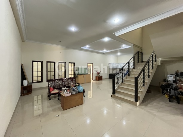 Villa di Komplek Cemara Asri Jalan Rajawali 