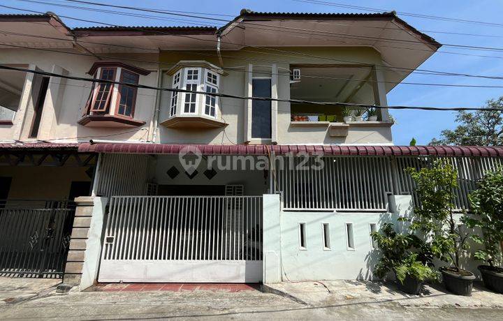 Villa di Komplek Wartawan Jalan Ridho Sidorukun 