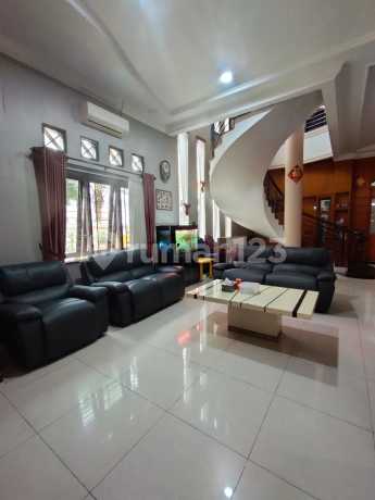 Villa Hook di Komplek Cemara Asri Jalan Kemuning Villa Hook di Komplek Cemara Asri Jalan Kemuning