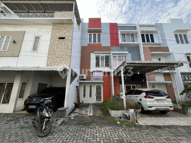 Rumah di Komplek The Prime Jalan Bhayangkara 