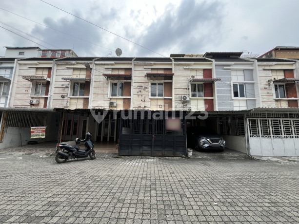 Rumah di Komplek Greenville ( Bakti Luhur / Kapten Muslim ) Rumah di Komplek Greenville ( Bakti Luhur / Kapten Muslim )