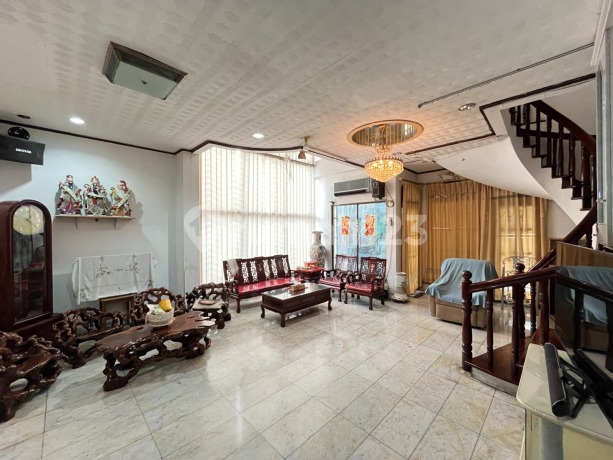 Villa Hook di Komplek Taman Polonia Raya