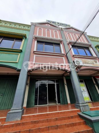 Ruko Namira 2 1/2 Lantai Pengasinan Parkiran Luas Strategis Ruko Namira 2 1/2 Lantai Pengasinan Parkiran Luas Strategis