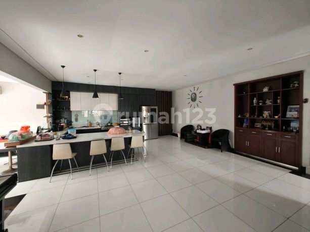 Rumah Mewah 2 Lantai di Permata Buana, Hunian Nyaman. Rumah Mewah 2 Lantai di Permata Buana, Hunian Nyaman.