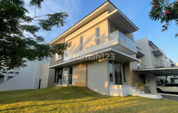 Rumah Golf Island Cluster Piano posisi Hoek nonfurnished view danau
