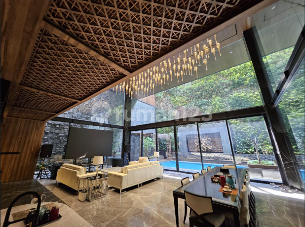 Rumah Mewah Trimaran Pik 4 Lantai Ada Lift Kolam Renang Rumah Mewah Trimaran Pik 4 Lantai Ada Lift Kolam Renang