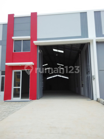 Gudang Baru Dalam Komplek Siap Operasional Area Karawang Timur