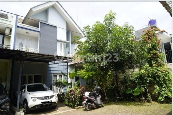 Rumah Dua Lantai Siap Huni Akses Bagus Lokasi Strategis di Jagakarsa Jakarta Selatan