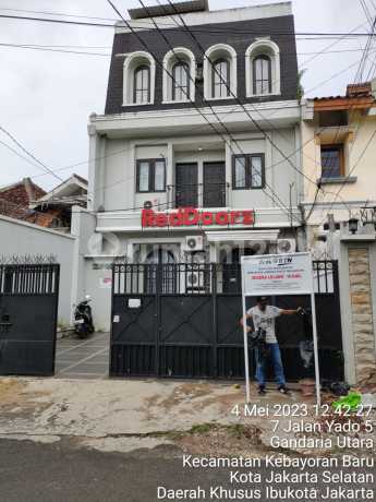 Rumah N Hotel Redoorz Murah Bgt 3Lt di Jl Yado 5,Gandaria Utara