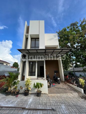 Rumah Baru Di Komplek Pajak Tangerang Se