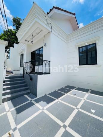 Rumah Klasik Siap Huni Dekat Stasiun Di Cilodong