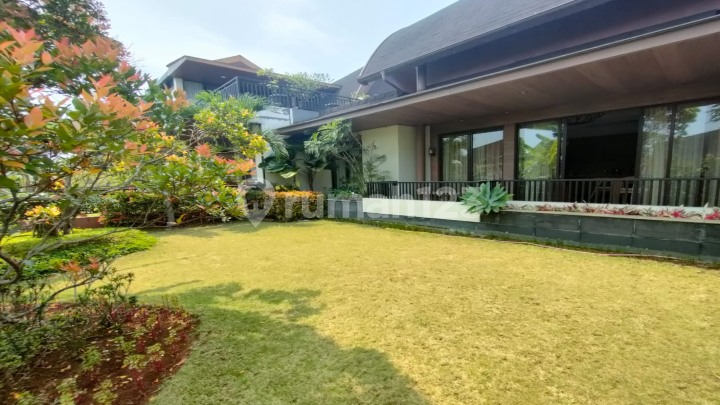 Vimala Hills Jual Vila depan taman Furnished