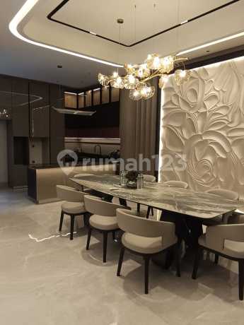 Rumah Mewah di Crown Golf Pantai Indah Kapuk