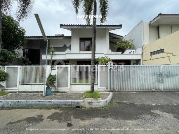 Spacious 2-Storey Interconnected House in Kebon Jeruk, North-Facing - 324M2