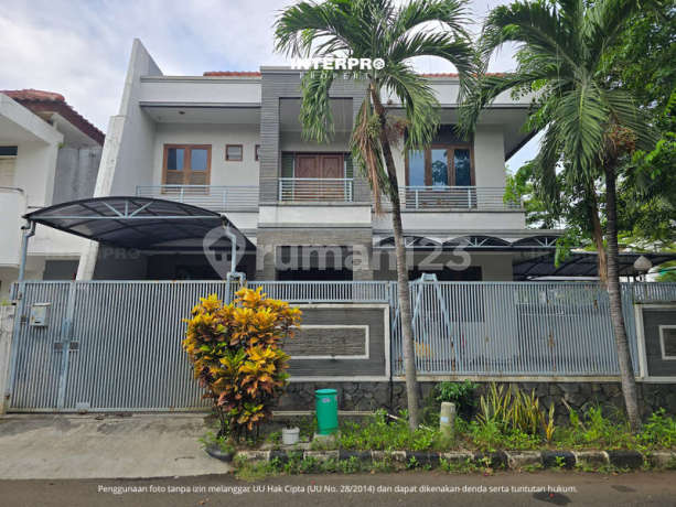 Rumah Hook 2 Lantai Dijual Taman Permata Buana Dekat Taman 266M2