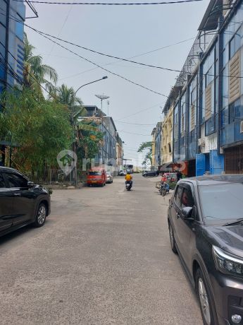 Ruko Duta Harapan Indah
teluk Gong /Kapuk
jakarta Utara
dalam Komplek Ada Supermarket Hari2. Dekat
pasar Tradisional
dekat Rs Duta Square, Rs Atmajaya,rs Pluit
dekat Mall  Empo, Mall Pluit Village
akses Tol Dlm Dan Luar Kota
5x15=4lantai
toilet = 3
