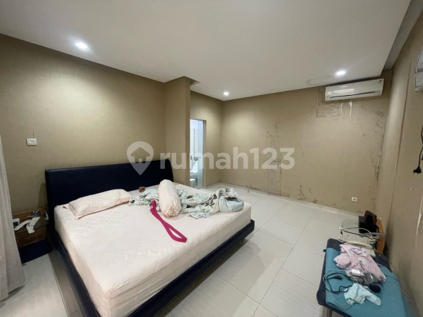 Old Camar House Cheap Price Strategic Location Suitable for Renovation