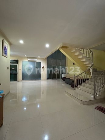 Rumah Lama Camar PIK Harga Miring Cocok Untuk Bangun Ulang