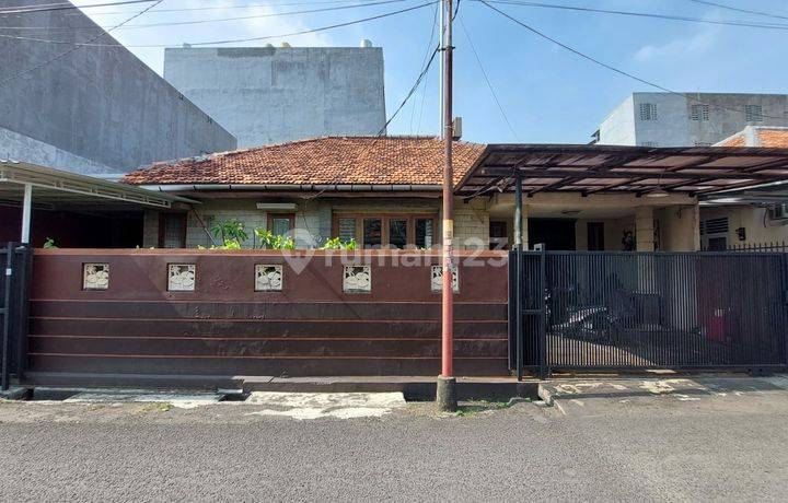 Rumah di Komplek Pertambangan Kebon Jeruk, Jakarta Barat