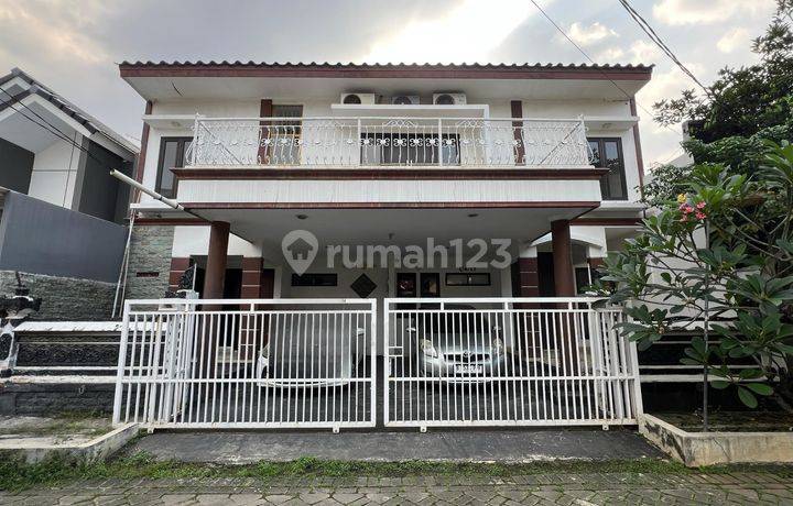 Rumah 2 Lantai Siap Huni Di Taman Kota Bekasi Bagus Lokasi Strategis