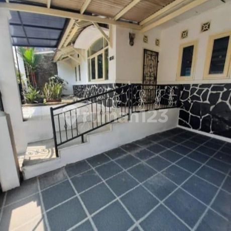 Rumah 1,5 Lantai di Komplek Permata Cimahi