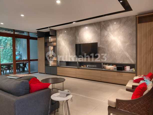Rumah 3 Lantai di Setra Duta Full Furnished