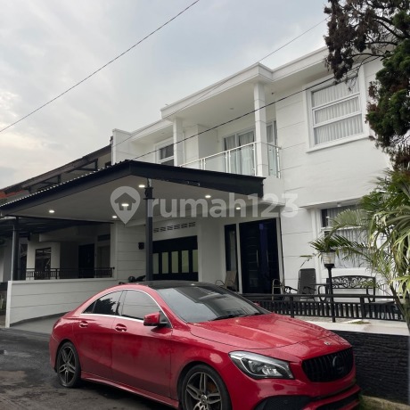 Rumah 2,5 Lantai Ada Kolam Renang di Taman Kopo Melati