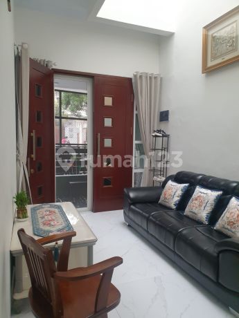 Dijual Rumah Asri 3 LT Siap Huni Daerah Kemanggisan