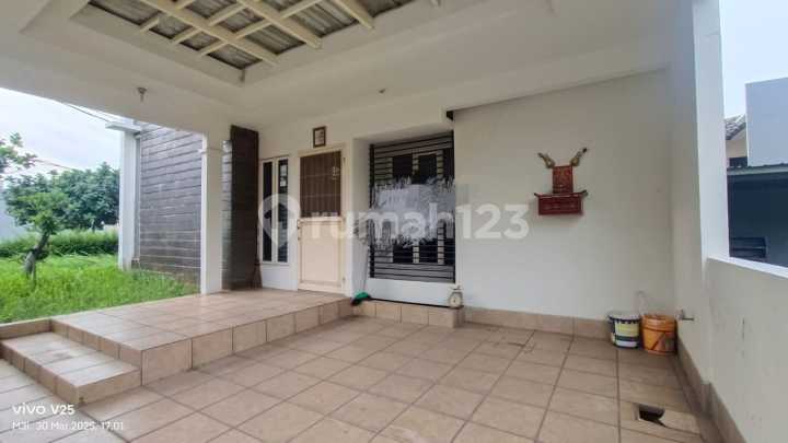 Rumah Posisi Hook Berlokasi Strategis di Kemang Pratama 5, Bekasi