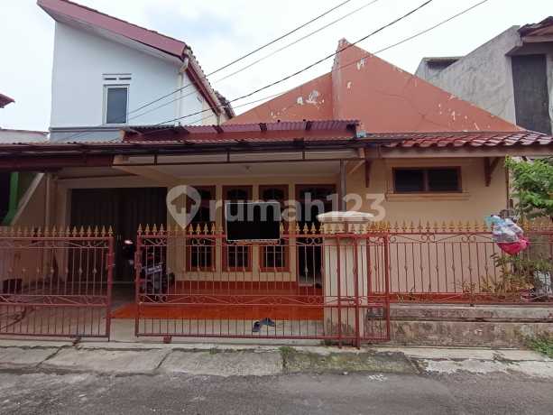 Rumah Luas di Taman Malaka Duren Sawit Jakarta Timur