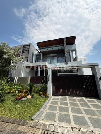 Rumah Modern Siap Huni di Cluster Golf Araya Malang