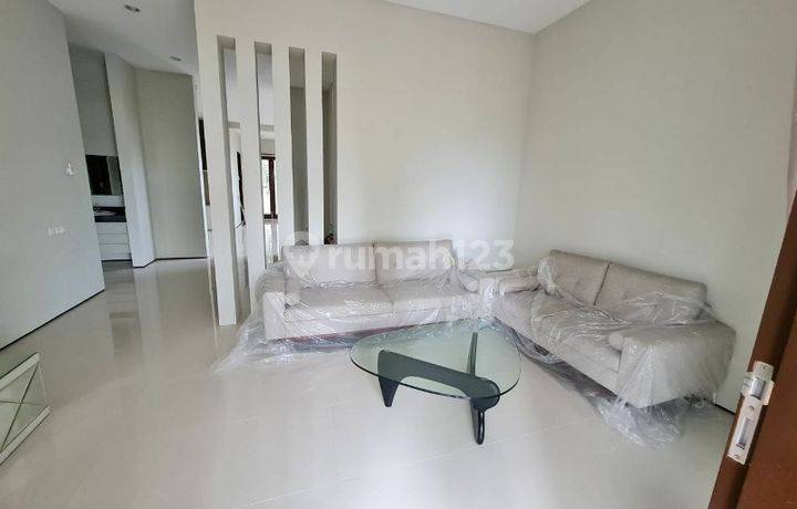 Dijual Rumah di Perumahan Villa Taman Golf Araya Gmk00680