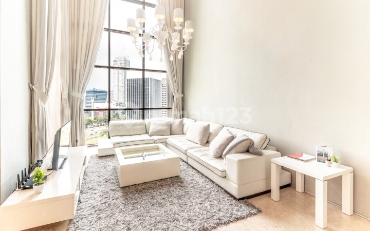 Disewakan Senopati Suites 2+1 Bedroom High Ceiling Disewakan Senopati Suites 2+1 Bedroom High Ceiling