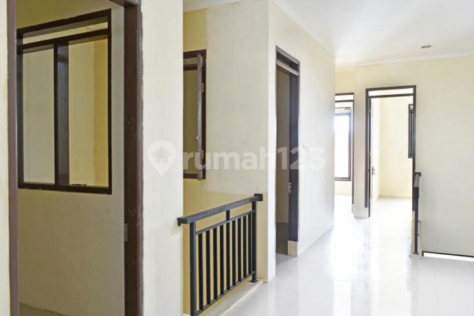 Rumah Bagus 2 Lantai Di Moh Ramdan, Regol