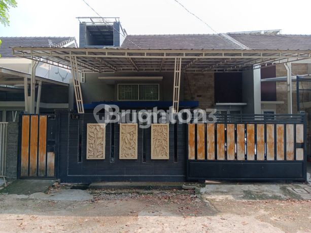 RUMAH 1 1/2 LANTAI SIAP HUNI AREA OPI JAKABARING DALAM KOMPLEK ONE GATE SYSTEM